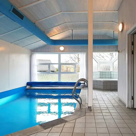 Five-bedroom Holiday In 2 Ferienhaus *