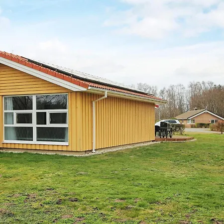 Five-bedroom Holiday In 2 Ferienhaus