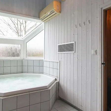 Ferienhaus Five-bedroom Holiday In 2 Grömitz