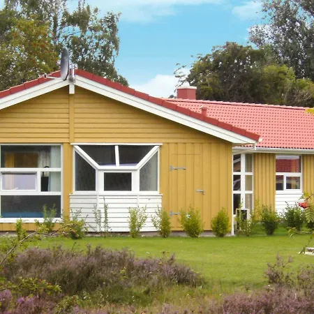 Five-bedroom Holiday In 2 Grömitz